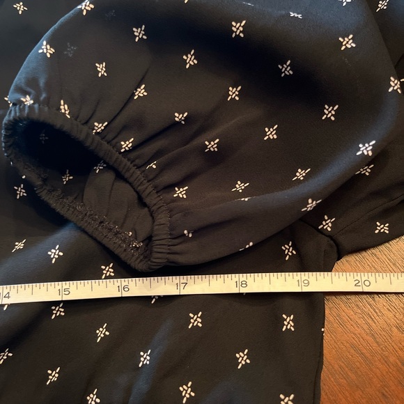 dee elly M, V open shirt style collar, black blouse - Picture 7 of 9